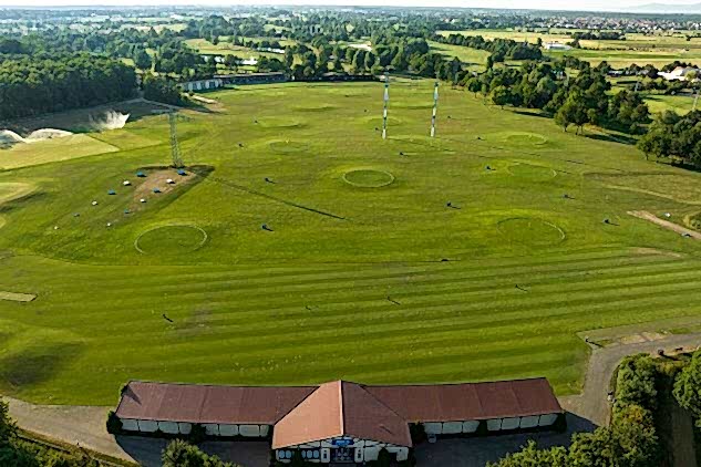 Luftaufnahme der Driving Range des Golf Club St. Leon-Rot