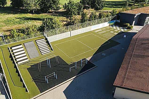 Luftaufnahme mit Blick auf den Athletikplatz